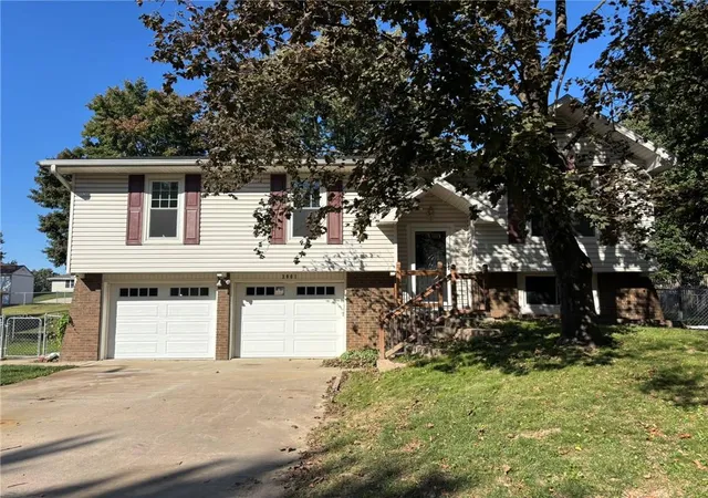 Single family home for sale at 3001 Dover St, Saint Joseph, MO 64506 | MLS# 2648431