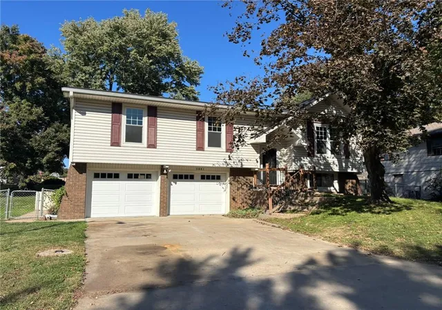 Photo 1 of Single family home for sale at 3001 Dover St, Saint Joseph, MO 64506 | MLS# 2648431 | Listing updated on 2026-10-27
