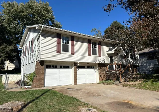 Photo 2 of Single family home for sale at 3001 Dover St, Saint Joseph, MO 64506 | MLS# 2648431 | Listing updated on 2026-10-27