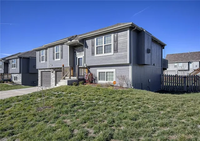 Photo 1 of Single family home for sale at 214 NE Greystone Way, Grain Valley, MO 64029 | MLS# 2648434 | Listing updated on 2026-10-25