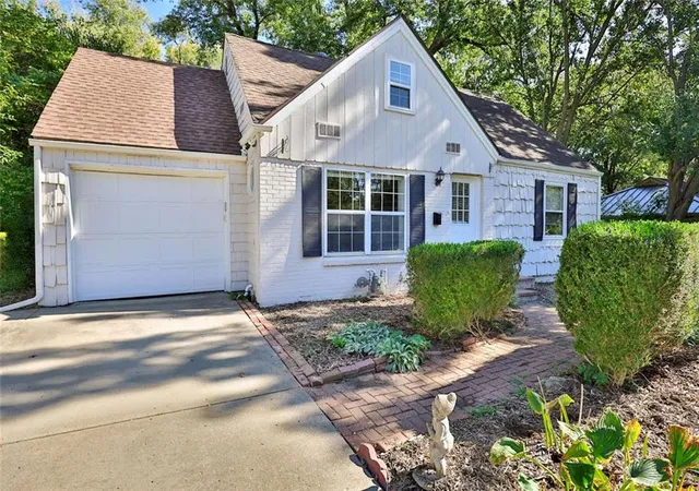 Photo 1 of Single family home for sale at 7721 Lowell St, Overland Park, KS 66204 | MLS# 2648444 | Listing updated on 2026-10-26