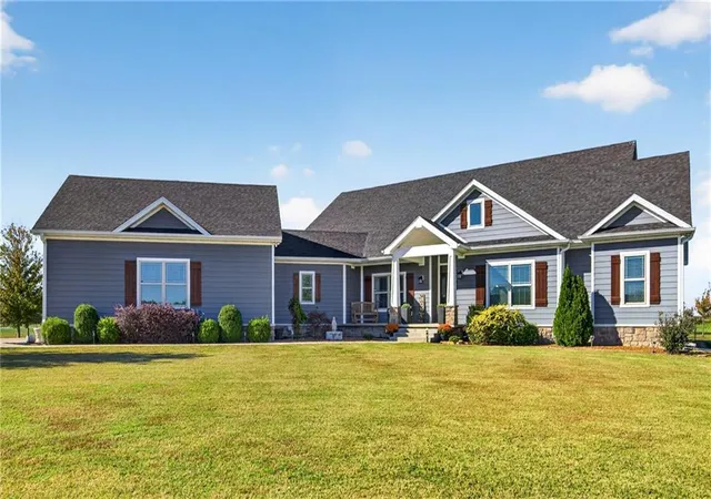 Photo 1 of Single family home for sale at 183 Deer Crk Ct, Pittsburg, KS 66762 | MLS# 2648449 | Listing updated on 2026-10-23