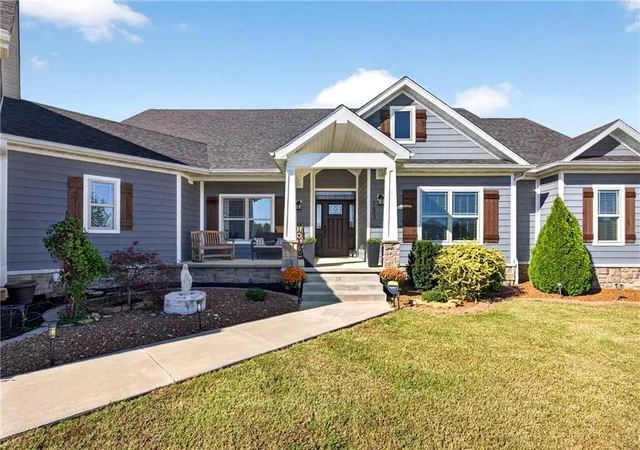 Photo 3 of Single family home for sale at 183 Deer Crk Ct, Pittsburg, KS 66762 | MLS# 2648449 | Listing updated on 2026-10-23