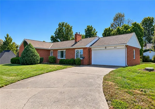 Single family home for sale at 1610 Country Clb Rd, Atchison, KS 66002 | MLS# 2648452