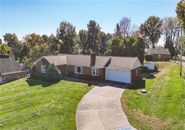 Photo 2 of Single family home for sale at 1610 Country Clb Rd, Atchison, KS 66002 | MLS# 2648452 | Listing updated on 2026-10-29