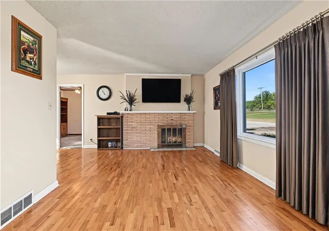 Photo 3 of Single family home for sale at 1610 Country Clb Rd, Atchison, KS 66002 | MLS# 2648452 | Listing updated on 2026-10-29