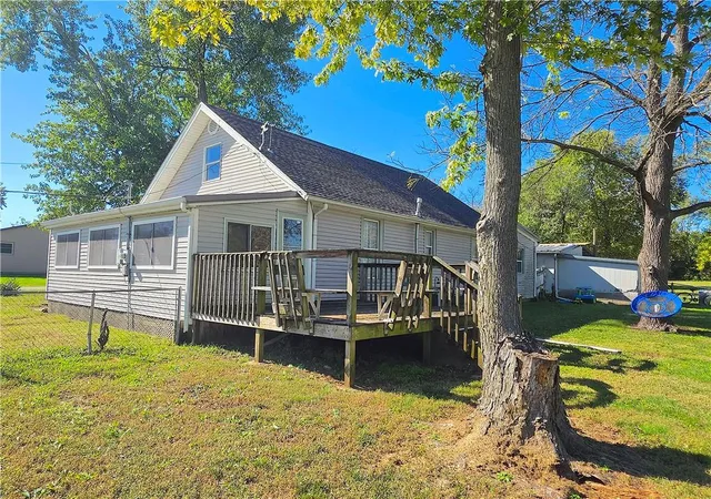 Photo 1 of Single family home for sale at 923 S Walnut St, Garnett, KS 66032 | MLS# 2648454 | Listing updated on 2026-10-27