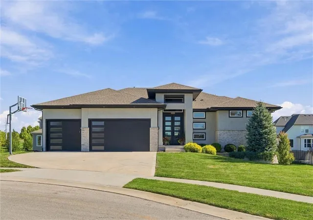 Photo 1 of Single family home for sale at 17505 Manor St, Stilwell, KS 66085 | MLS# 2648456 | Listing updated on 2026-10-30