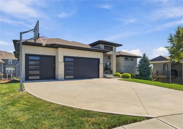 Photo 2 of Single family home for sale at 17505 Manor St, Stilwell, KS 66085 | MLS# 2648456 | Listing updated on 2026-10-30