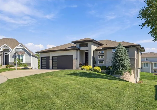Photo 3 of Single family home for sale at 17505 Manor St, Stilwell, KS 66085 | MLS# 2648456 | Listing updated on 2026-10-30