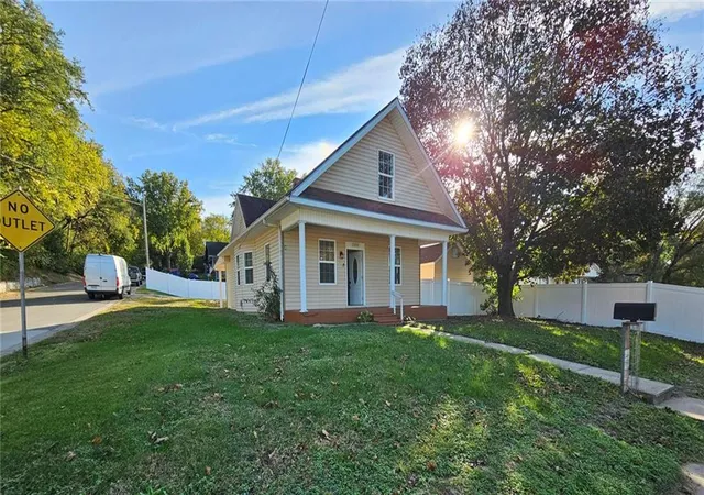 Photo 2 of Sale Pending at 1324 Hickory St, St Joseph, MO 64503 | MLS# 2648459 | Listing updated on 2026-10-26