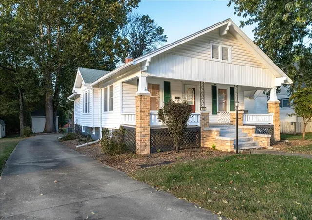Photo 2 of Single family home for sale at 639 E Yerby St, Marshall, MO 65340 | MLS# 2648468 | Listing updated on 2026-10-23