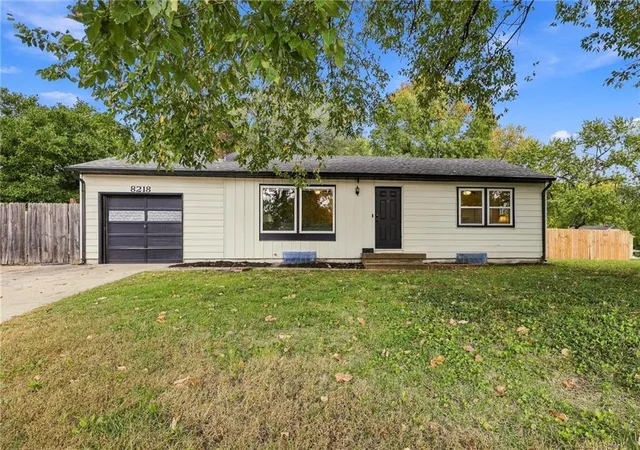 Photo 2 of Single family home for sale at 8218 W 87th Street, Overland Park, KS 66212 | MLS# 2648470 | Listing updated on 2026-10-23
