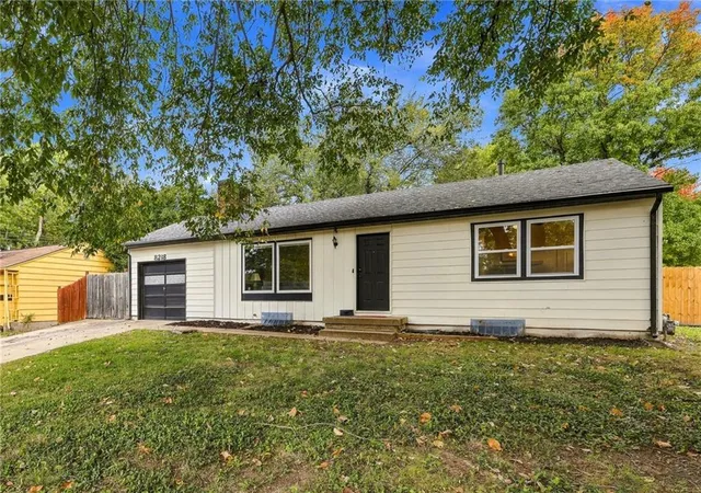 Photo 3 of Single family home for sale at 8218 W 87th Street, Overland Park, KS 66212 | MLS# 2648470 | Listing updated on 2026-10-23