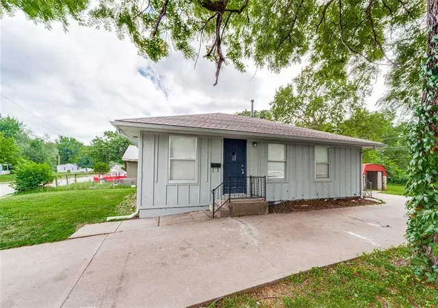 Photo 2 of Single family home for sale at Paseo Blvd, Kansas City, MO 64131 | MLS# 2648471 | Listing updated on 2026-10-26