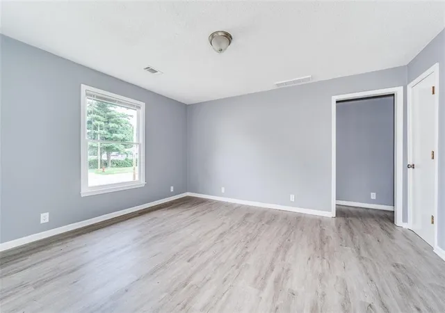 Photo 3 of Single family home for sale at Paseo Blvd, Kansas City, MO 64131 | MLS# 2648471 | Listing updated on 2026-10-26