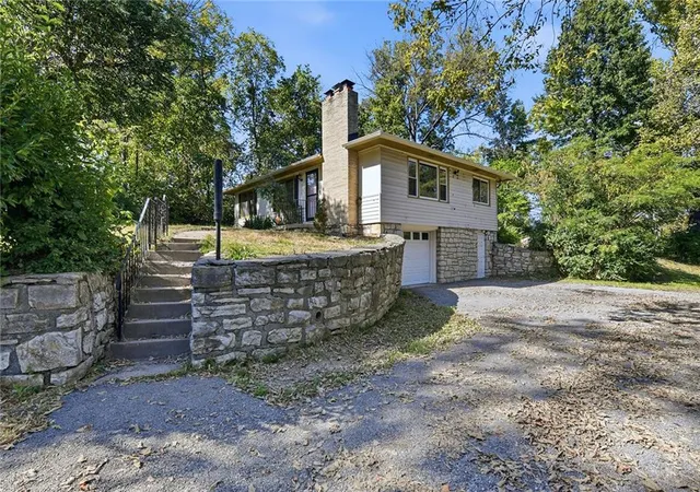 Single family home for sale at 2216 NE 39th Terrace, Kansas City, MO 64116 | MLS# 2648477