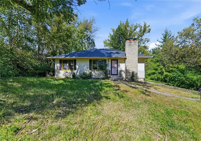 Photo 1 of Single family home for sale at 2216 NE 39th Terrace, Kansas City, MO 64116 | MLS# 2648477 | Listing updated on 2026-10-23