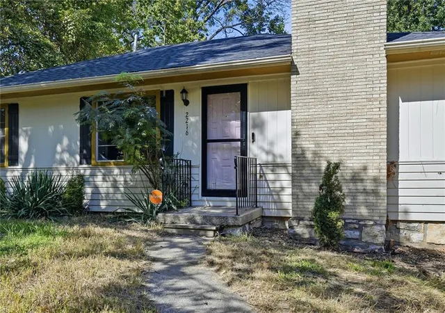 Photo 2 of Single family home for sale at 2216 NE 39th Terrace, Kansas City, MO 64116 | MLS# 2648477 | Listing updated on 2026-10-23