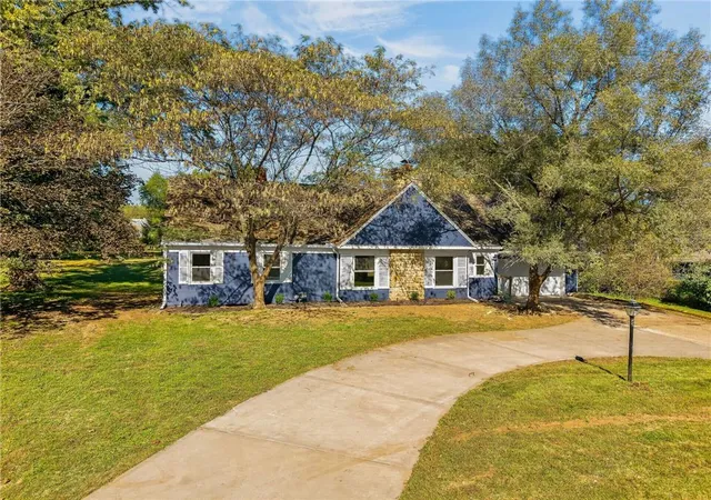Photo 1 of Single family home for sale at 212 E 99 Street, Kansas City, MO 64114 | MLS# 2648478 | Listing updated on 2026-10-25