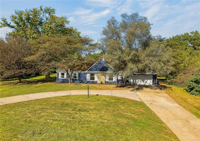 Photo 2 of Single family home for sale at 212 E 99 Street, Kansas City, MO 64114 | MLS# 2648478 | Listing updated on 2026-10-25