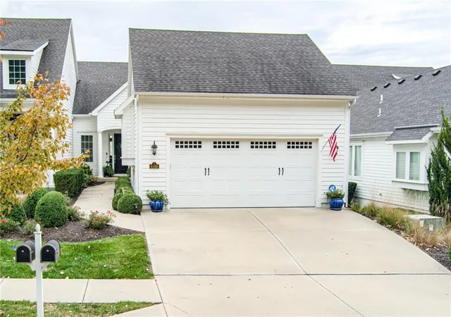 Photo 2 of Townhouse for sale at 6186 Lime Stone Ct, Kansas City, MO 64152 | MLS# 2648488 | Listing updated on 2026-10-29