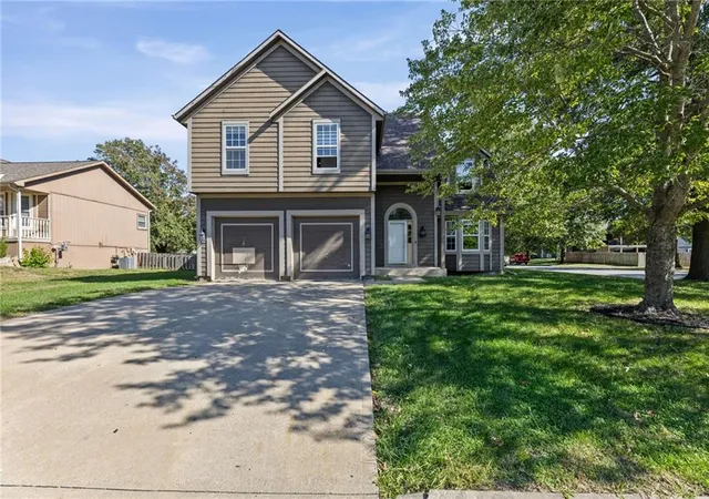Photo 1 of Single family home for sale at 18417 Elm St, Gardner, KS 66030 | MLS# 2648490 | Listing updated on 2026-10-26