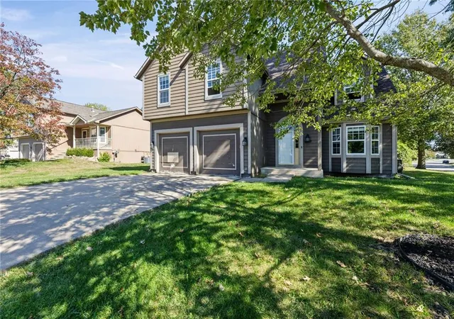 Photo 2 of Single family home for sale at 18417 Elm St, Gardner, KS 66030 | MLS# 2648490 | Listing updated on 2026-10-26