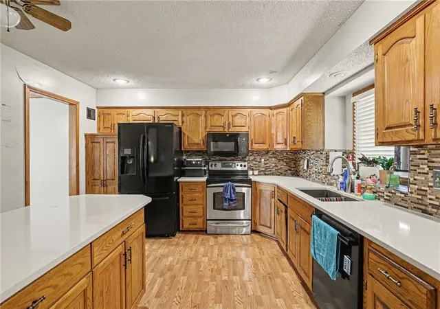 Photo 3 of Sale Pending at 2204 S Apache St, Olathe, KS 66062 | MLS# 2648528 | Listing updated on 2026-10-27