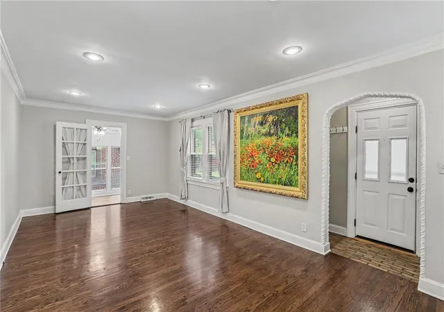 Photo 1 of Single family home for sale at 6701 Oak St, Kansas City, MO 64113 | MLS# 2648531 | Listing updated on 2026-10-26