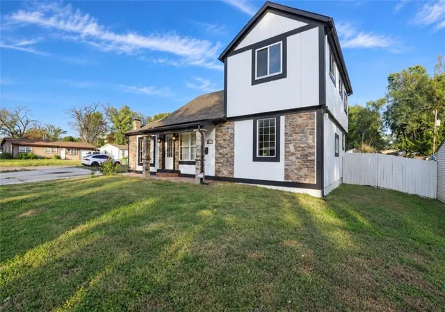 Photo 3 of Single family home for sale at 2531 S 52nd Street, Kansas City, KS 66106 | MLS# 2648542 | Listing updated on 2026-10-23