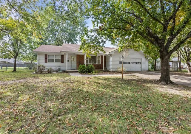 Photo 1 of Sale Pending at 1518 S Maple St, Ottawa, KS 66067 | MLS# 2648547 | Listing updated on 2026-10-26