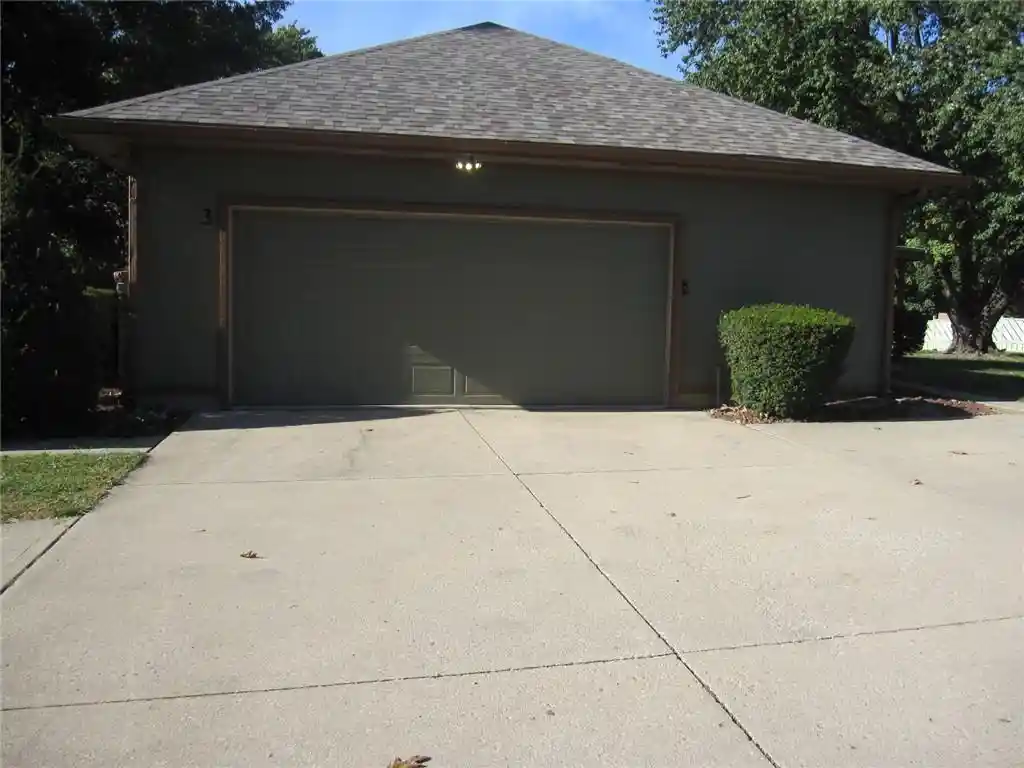 Photo 2 of Single family home for sale at 3 Wishbone Rd, Saint Joseph, MO 64506 | MLS# 2648548 | Listing updated on 2026-10-24
