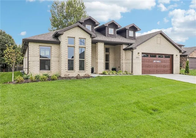 Photo 2 of Single family home for sale at 18540 W 195th Terrace, Spring Hill, KS 66083 | MLS# 2648550 | Listing updated on 2026-10-23