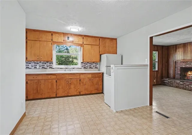 Photo 2 of Sale Pending at 812 W 22nd Street, Lawrence, KS 66046 | MLS# 2648556 | Listing updated on 2026-10-28