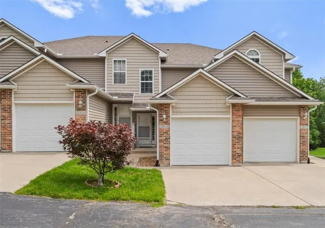Townhouse for sale at 3568 NE Austin Dr, Lees Summit, MO 64064 | MLS# 2648563