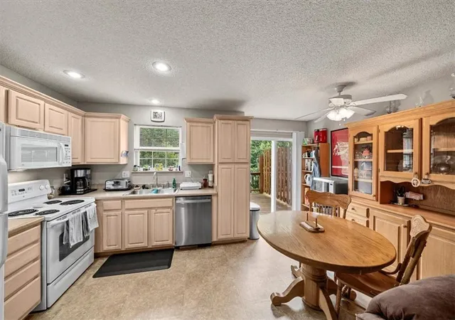 Photo 4 of Townhouse for sale at 3568 NE Austin Dr, Lees Summit, MO 64064 | MLS# 2648563 | Listing updated on 2026-10-29