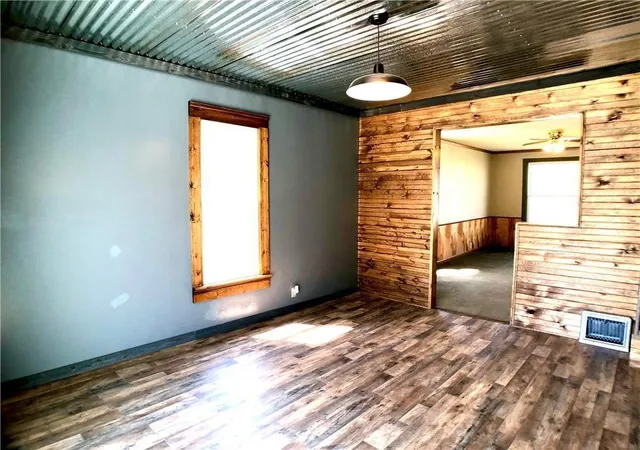 Photo 2 of Single family home for sale at 3005 Saint Joseph Ave, Saint Joseph, MO 64505 | MLS# 2648588 | Listing updated on 2026-10-27