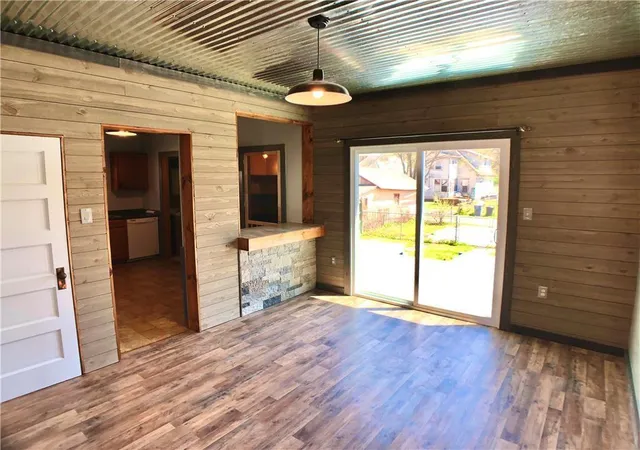 Photo 3 of Single family home for sale at 3005 Saint Joseph Ave, Saint Joseph, MO 64505 | MLS# 2648588 | Listing updated on 2026-10-27