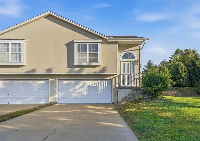 Photo 2 of Multi family home for sale at 200 SW Chartwell Dr, Lees Summit, MO 64082 | MLS# 2648598 | Listing updated on 2026-10-29