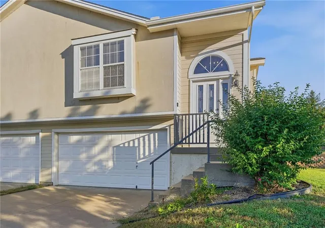 Photo 4 of Multi family home for sale at 200 SW Chartwell Dr, Lees Summit, MO 64082 | MLS# 2648598 | Listing updated on 2026-10-29
