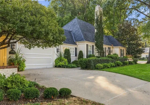 Photo 1 of Single family home for sale at 6645 Wyoming St, Kansas City, MO 64113 | MLS# 2648601 | Listing updated on 2026-10-29