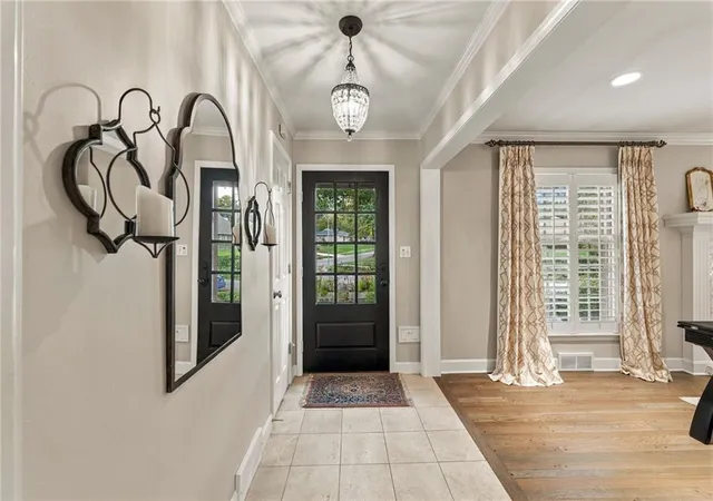 Photo 3 of Single family home for sale at 6645 Wyoming St, Kansas City, MO 64113 | MLS# 2648601 | Listing updated on 2026-10-29