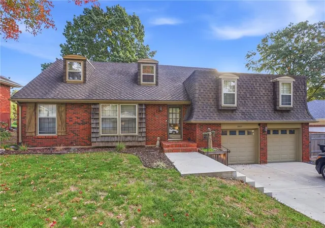 Single family home for sale at 3905 S Stayton Ave, Independence, MO 64055 | MLS# 2648604