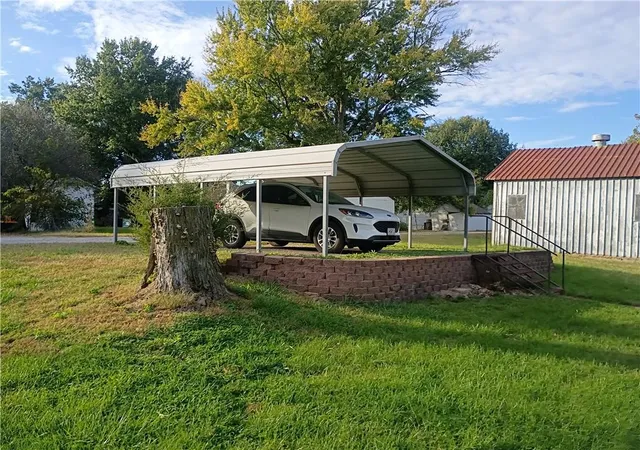 Photo 2 of Sale Pending at 413 N Elm St, Stanberry, MO 64489 | MLS# 2648608 | Listing updated on 2026-10-26