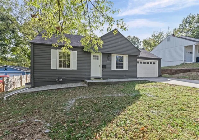 Photo 1 of Single family home for sale at 3203 NE 56 Th St, Kansas City, MO 64119 | MLS# 2648623 | Listing updated on 2026-10-28