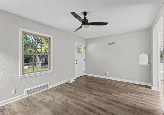 Photo 3 of Single family home for sale at 3203 NE 56 Th St, Kansas City, MO 64119 | MLS# 2648623 | Listing updated on 2026-10-28