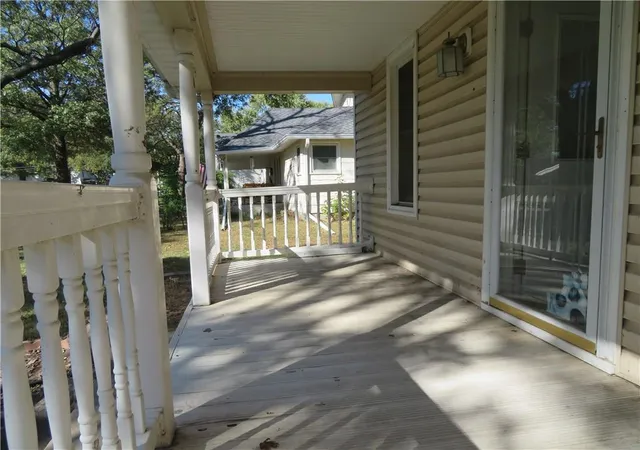 Photo 2 of Single family home for sale at 8 E Osage St, Paola, KS 66071 | MLS# 2648631 | Listing updated on 2026-10-29