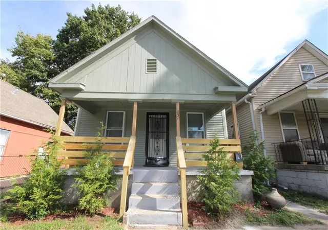 Photo 1 of Single family home for sale at 231 S Bethany St, Kansas City, KS 66102 | MLS# 2648637 | Listing updated on 2026-10-28