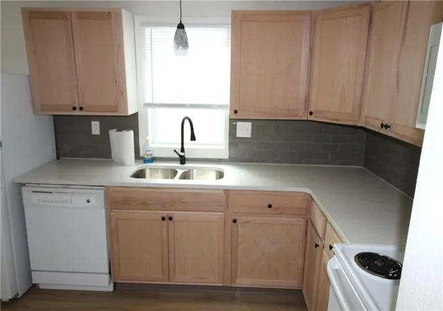 Photo 3 of Single family home for sale at 231 S Bethany St, Kansas City, KS 66102 | MLS# 2648637 | Listing updated on 2026-10-28